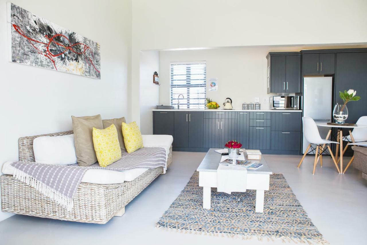 Three Feathers Cottages Langebaan Exterior photo